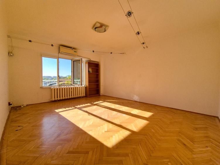 Direct proprietar – Garsoniera spatioasa, decomandata, Piata Muncii la metrou